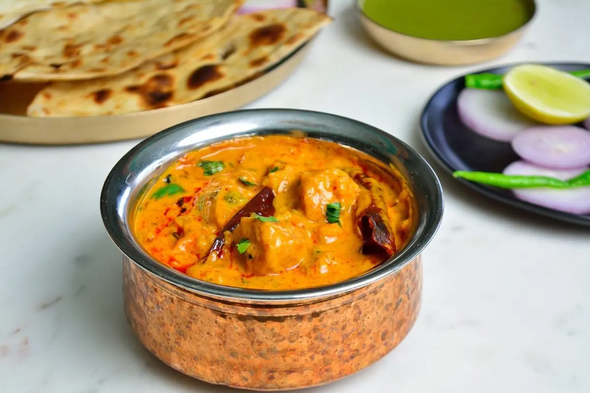 Paneer butter masala in a copper handi — Jaajam Restaurant, Udaipur