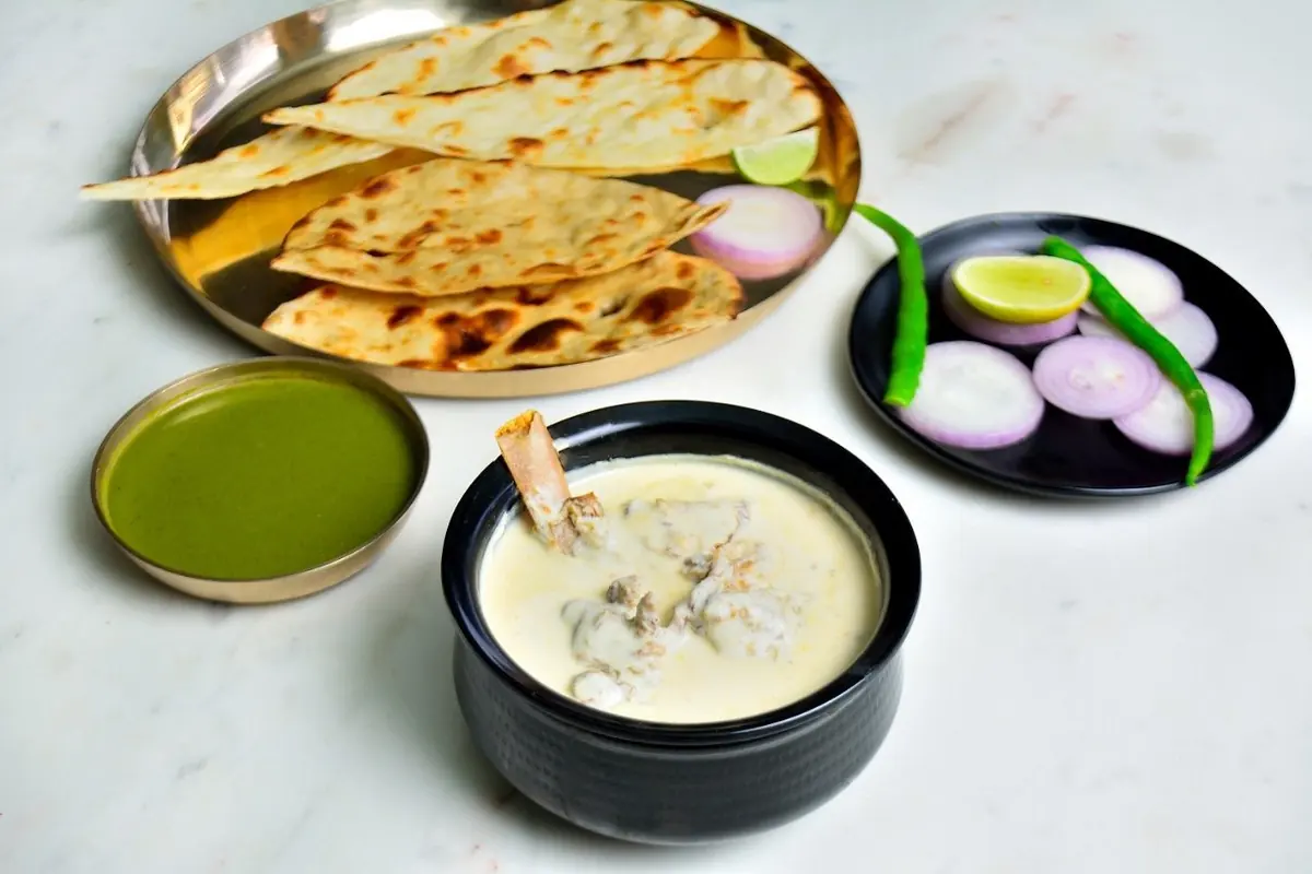 Laccha paratha and raita — Jaajam Restaurant, Udaipur